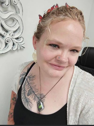 female mental health therapist 