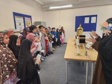Teachers Explaining to children about islam