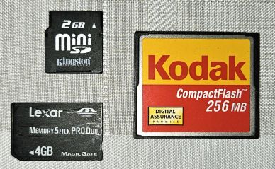 Three different memory cards: Kingston miniSD, Lexar Memory Stick PRO Duo, Kodak CompactFlash.