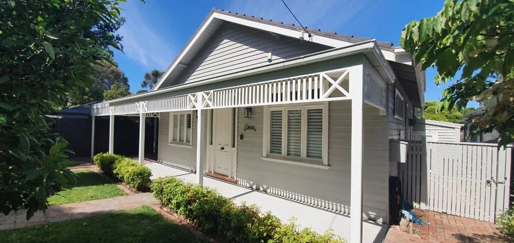 Exterior Painting: Weatherboards