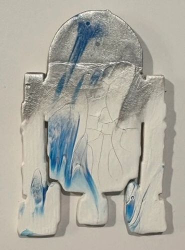 R2D2 with a metallic gray top and matte white bottom, metallic blue spots in both sections