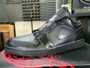 Air Jordan 1 Low
'Triple Black'
553558-010
Release Date: February 2013