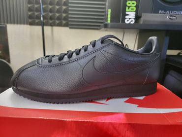 Nike Classic Cortez Leather
'Triple Black'
749571-002
Release Date: January 2018