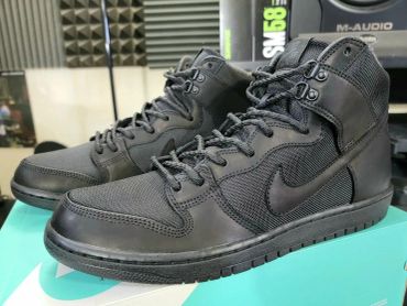 Nike SB Zoom Dunk High
'Pro Bota / Triple Black'
923110-001
Release Date: September 2017