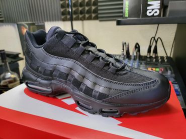 Nike Air Max 95 Essential
'Triple Black'
CI3705-001
Release Date: January 2020