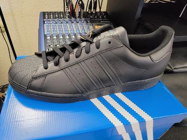 Adidas Superstar
'Core Black'
EG4957
Release Date: February 2021