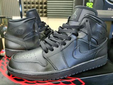 Air Jordan 1 Mid
'Triple Black'
554724-010
Release Date: January 2013