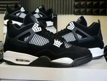 Air Jordan 4 Retro
'White Thunder'
FQ8138-001
Release Date: August 2024