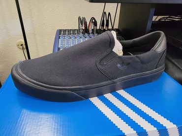 Adidas Court Rallye Slip
'Triple Black'
FY4553
Release Date: June 2021