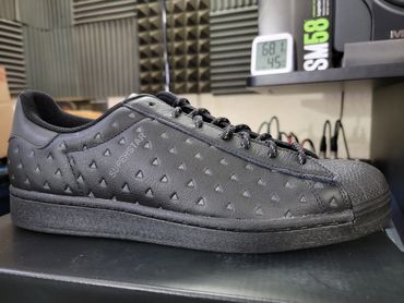 Pharrell x Adidas Superstar
'Core Black'
GY4981
Release Date: December 2020