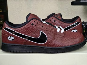 Limosine Skateboards x Nike SB Dunk Low QS
'Football'
HJ4131-200
Release Date: September 2025