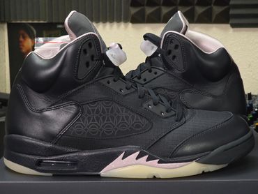 Paris Saint-Germain x Air Jordan 5 Retro
'Off Noir'
HQ3004-001
Release Date: December 2025
