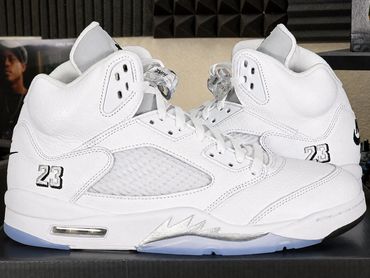 Air Jordan 5 Retro
'White Metallic'
HQ7978-103
Release Date: April 2026