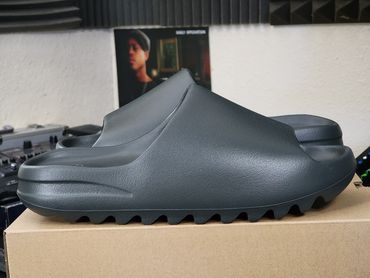 Adidas Yeezy Slide
'Dark Onyx'
ID5103
Release Date: March 2024