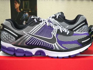 Nike Vomero 5
'Metallic Silver / Court Purple'
IM2220-095
Release Date: August 2025