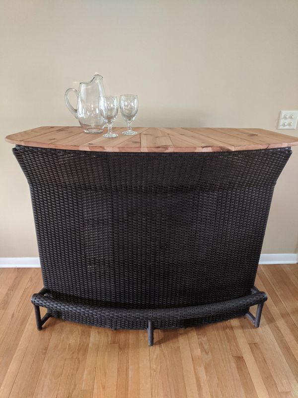 wicker bar