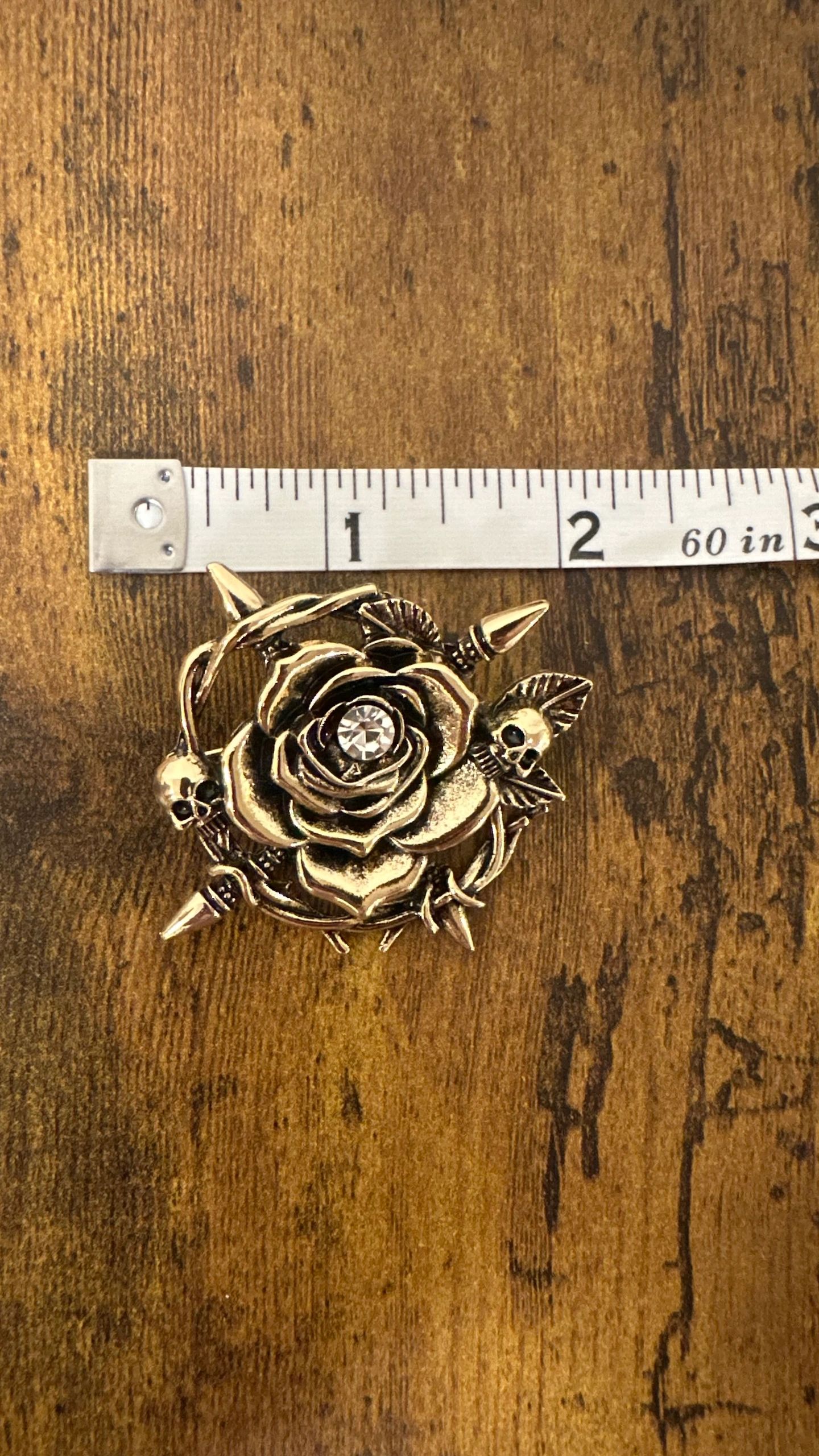 Brooch- Gold rose & skulls