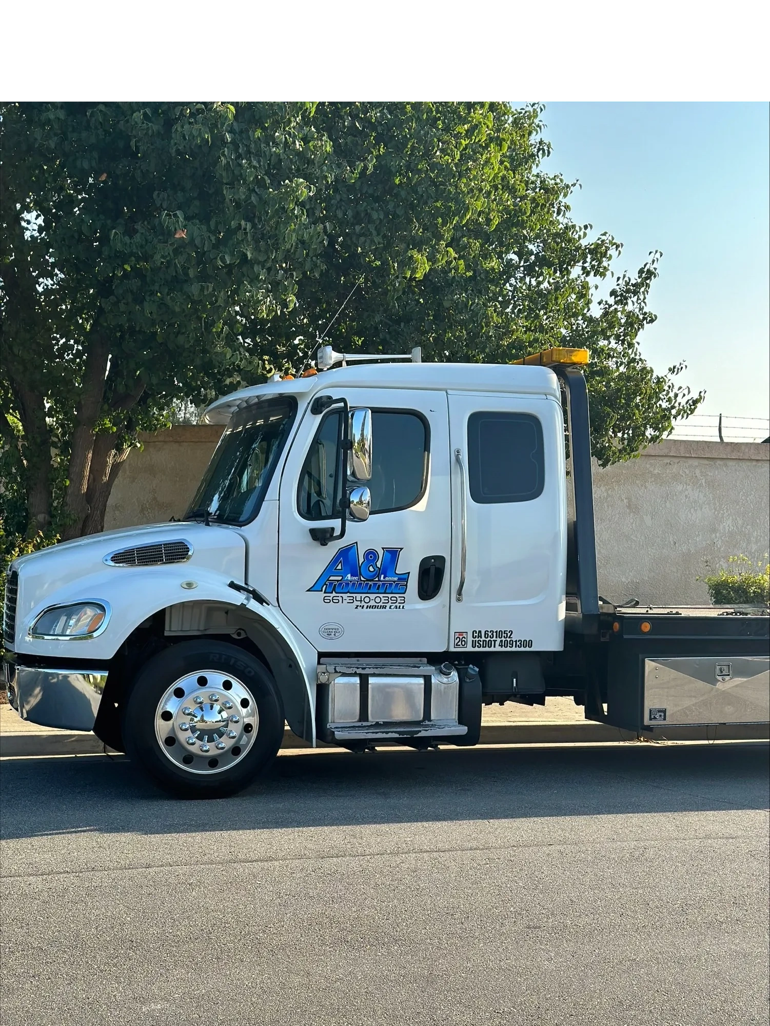 Alec & Lonnie Towing logo