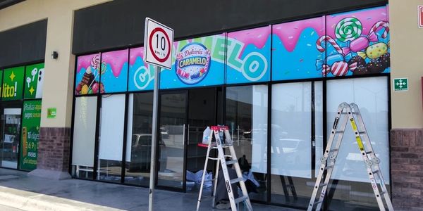 Instalación de vinil y publicidad personalizada para negocios