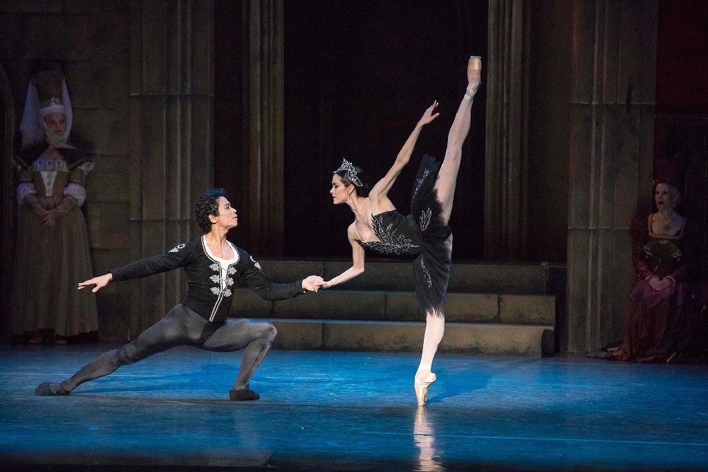 Men in Tights and Tutus: The Decadence of the Sun King's Male Ballets