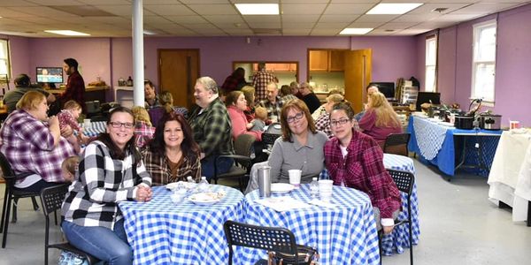 We love to get together for pot luck dinners and after church celebrations. Easter Brunch and more!