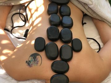 Masaje piedras calientes