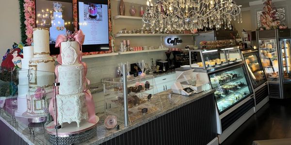 Nuestra tienda al entrar, mostrando todos los cakes y productos frescos que tenemos durante el dia. 