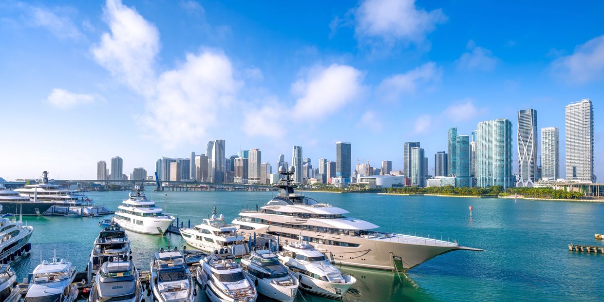 Miami Down Town con punta de vista de la marina de South Beach