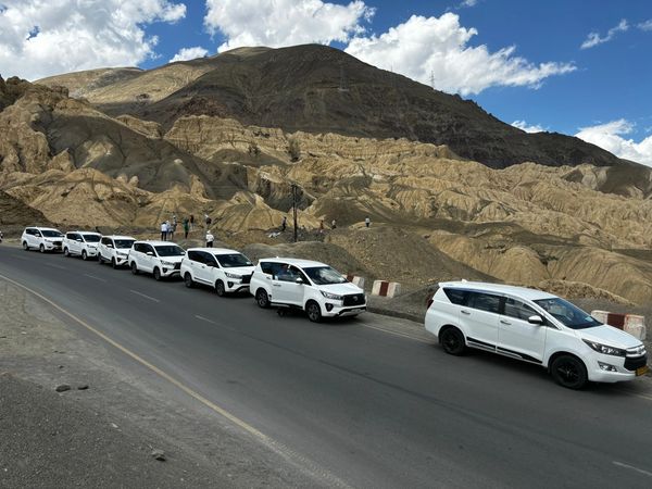 luxury tour in pangong lake