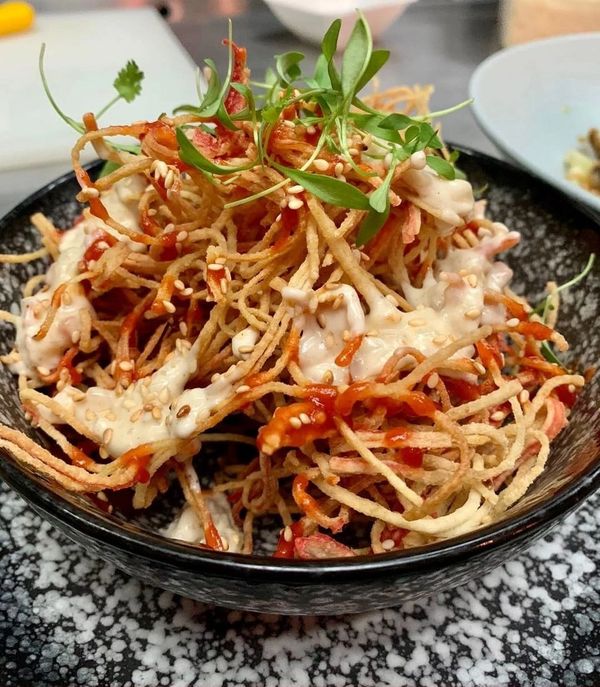 Sushi, arroces, comida oriental, cebiches, sopas, bebidas, perros, domicilios y drive true.