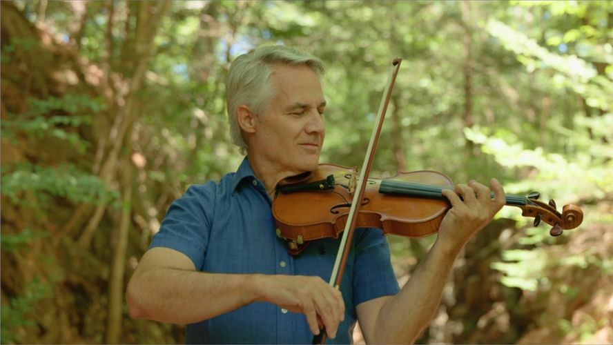 Dave playing Violin at a private event.