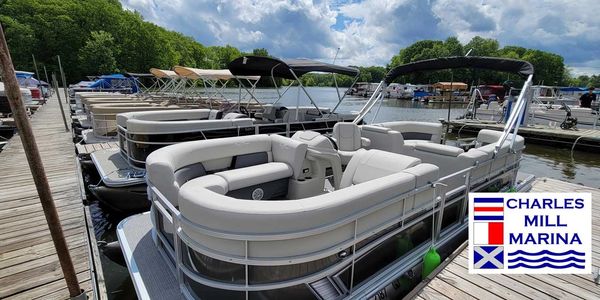 Pontoon boat rentals on Charles Mill Lake near Columbus, Akron, and Cleveland Ohio