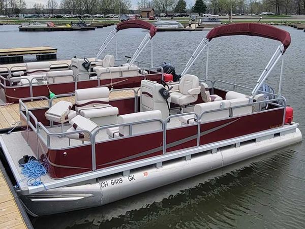 Rental Pontoon Boats on Mosquito Lake, near Cleveland, Akron, and Youngstown Ohio