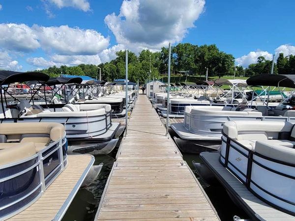 Rental Pontoon Boats on Pleasant Hill Lake, near Columbus, Ohio and Cleveland, Ohio