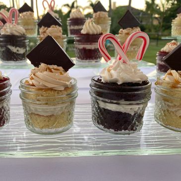 holiday inspired mason jar cakes