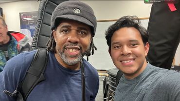 Junto al maestro Victor Wooten después de una clase maestra