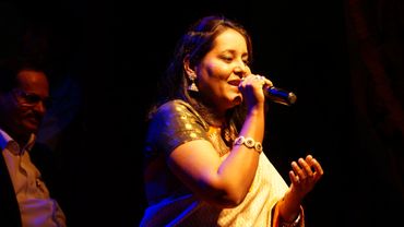 Yashashree Bhave is singing live in Nagpur