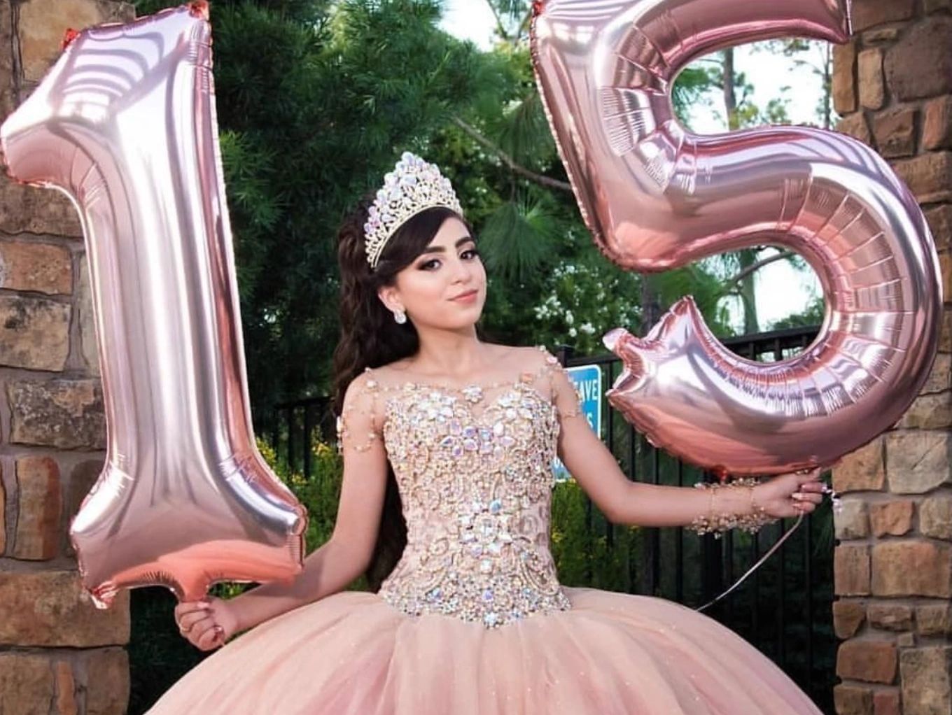 Event: Quinceañera girl with balloons