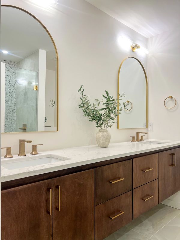 Luce Oro Quartz. Guest Bath. Inspo Bath. 