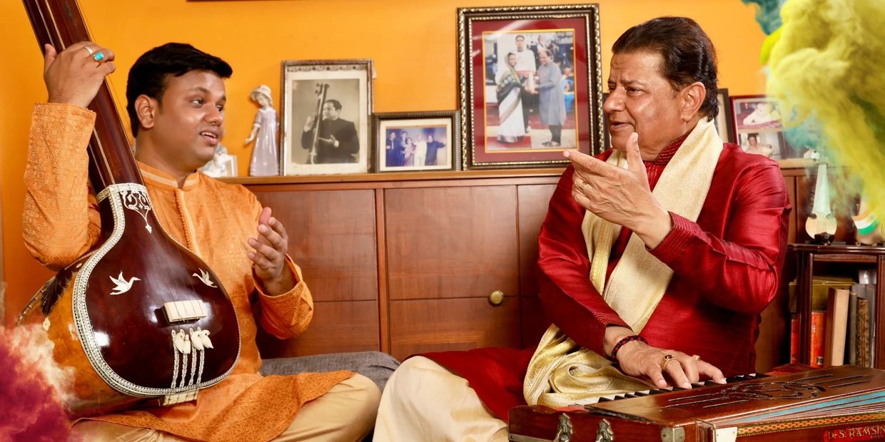 L Nitesh Kumar with his Guru Bhajan Samrat Anup Jalota Ji.