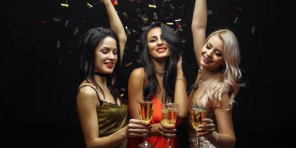 ⽃ Navi Mumbai Russian Escorts ⼟ CalL Girls ⦪ ⍼ Mumbai mulund versova