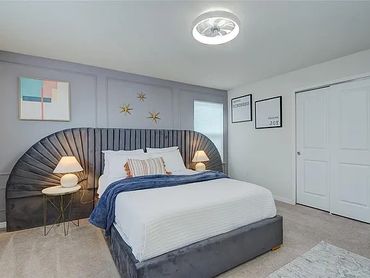 Well organized bedroom with subtle room design