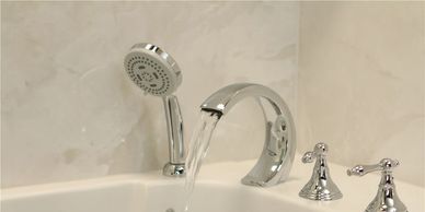 Quick filling tub faucets filling a walk-in bathtub for seniors physiotherapy at home.