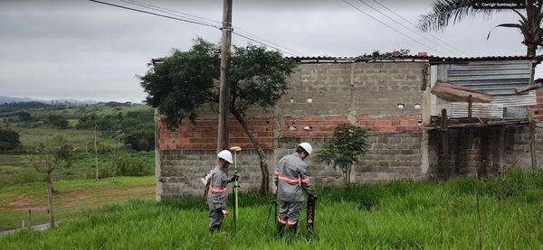 Localização de dutos enterrados e georreferenciamento