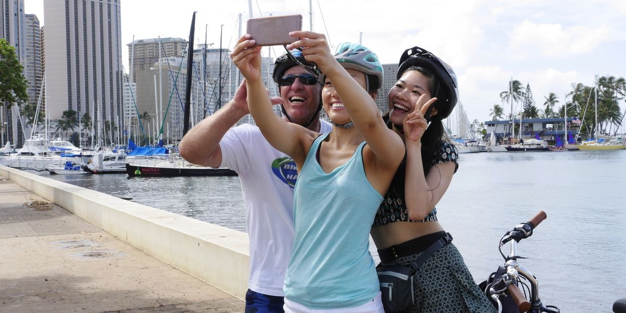 Bike Tour Hawaii, Historical Honolulu Bike Tour Ala Moana Park, Photos and Smiles included.