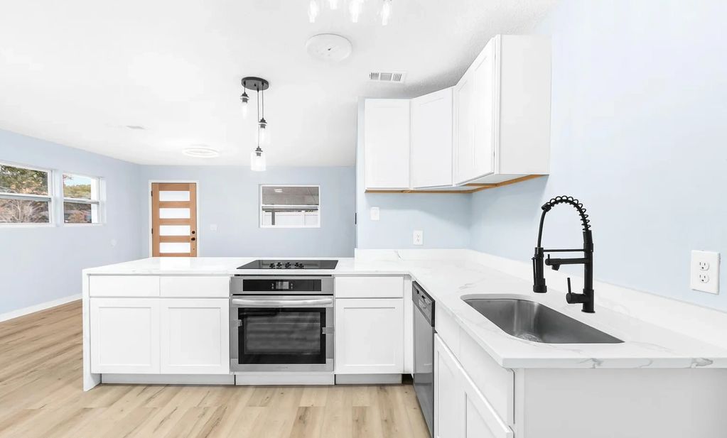 Kitchen with Peninsula Option