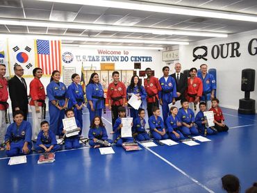 Group picture of Taekwondo students and instructors.