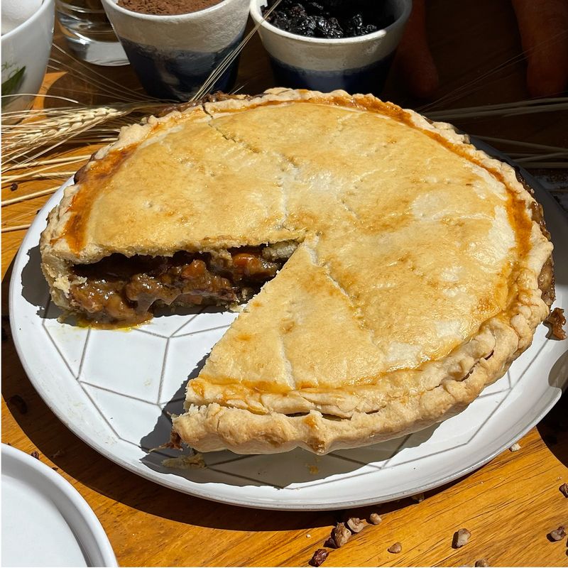 IRISH_BAKEHOUSE_GUINESS_MEATPIE_1Å.jpg