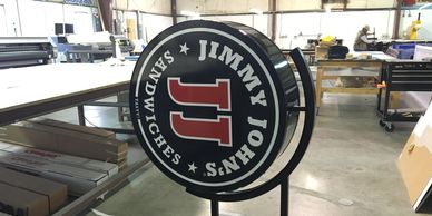 round signboard manufacturer in UAE, best signboard maker, الشركة المصنعة للافتات الدائرية في الإمار