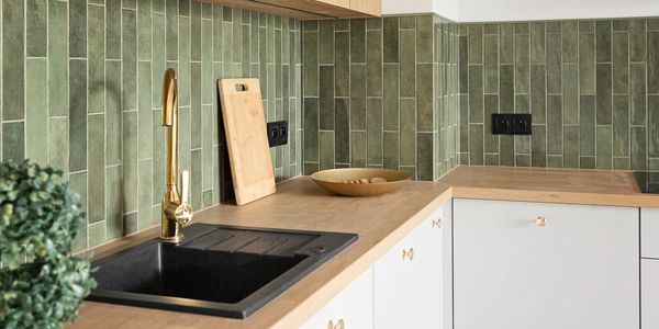Shiny, spotless kitchen worktop, reflecting the quality of our professional cleaning services.
